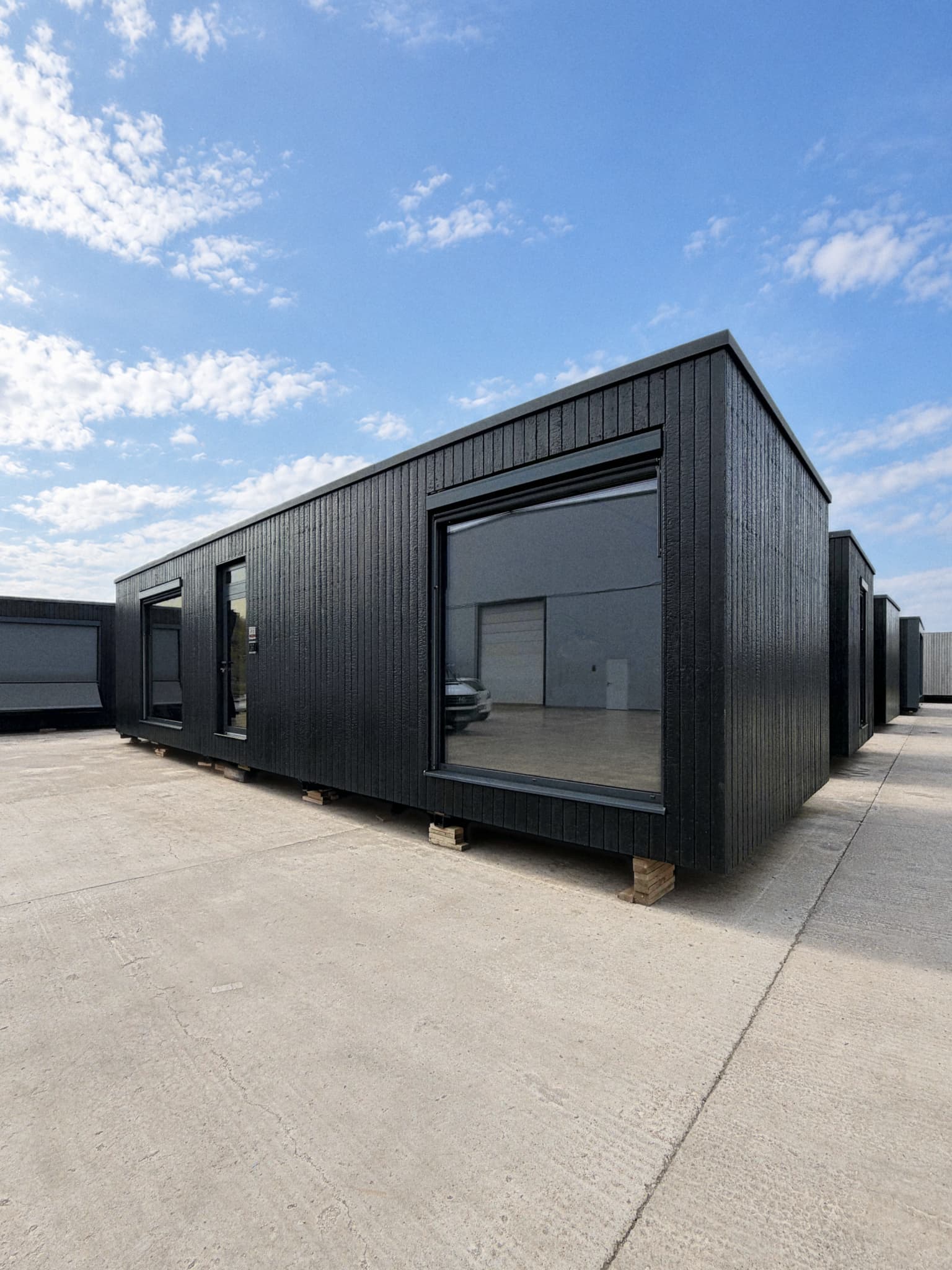 Wanderlust 35.54–35.87 m² / 383–386 ft² interior - exterior