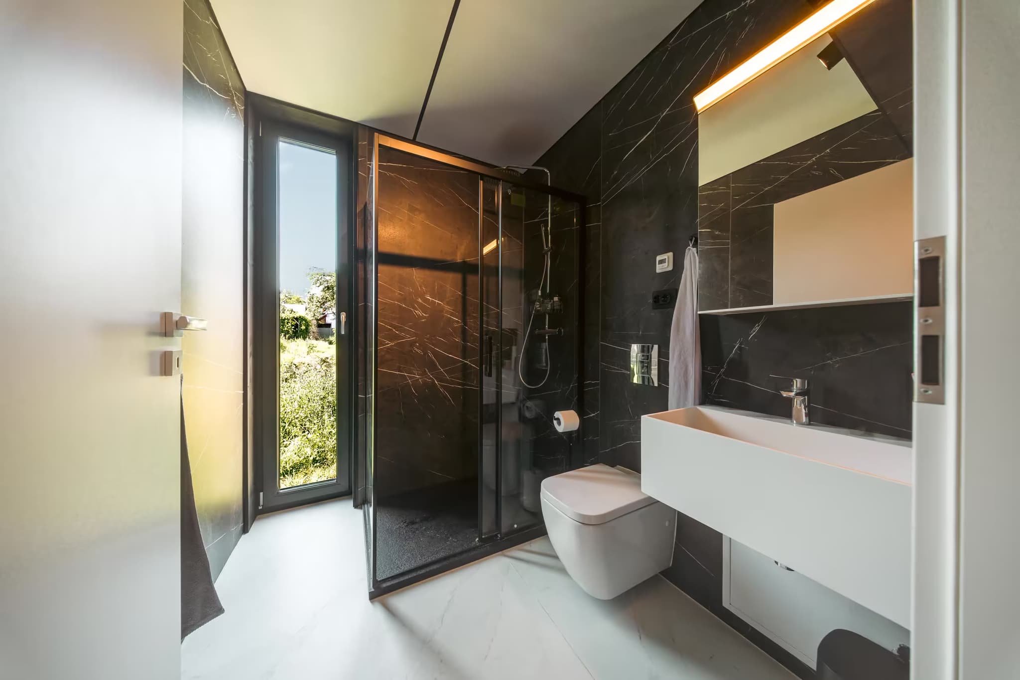 Foto von Călins 142 m² großem BIOBUILDS-Haus in Câmpina 9