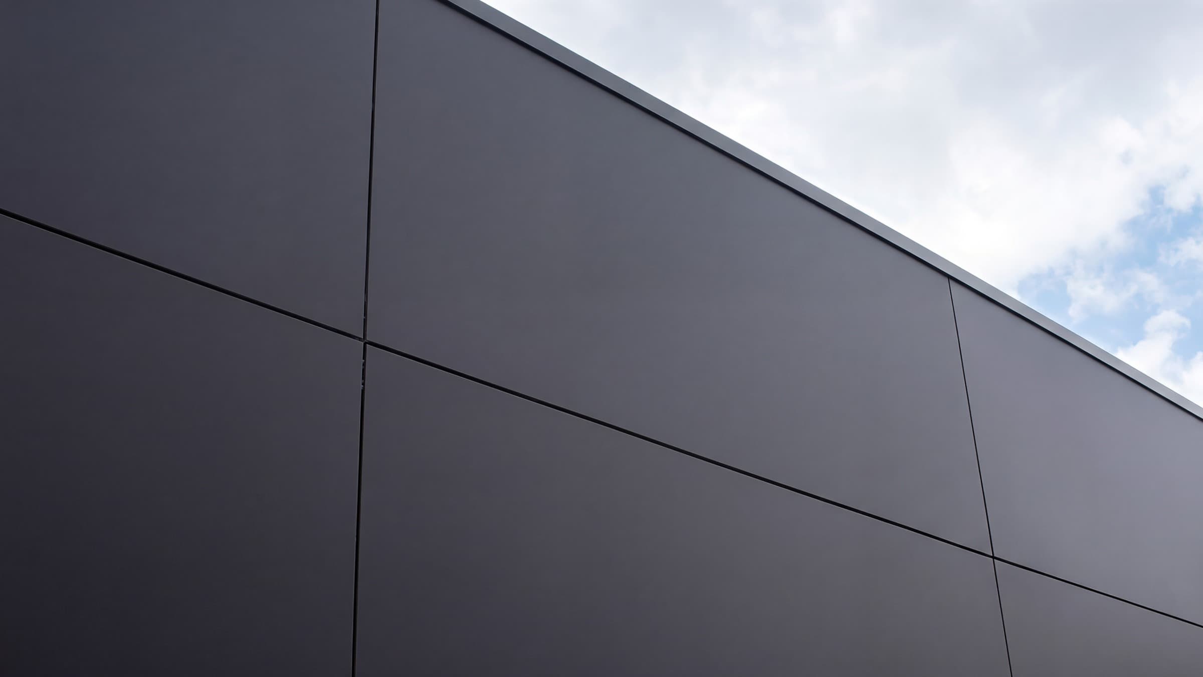 Glass, aluminium & Lunawood
