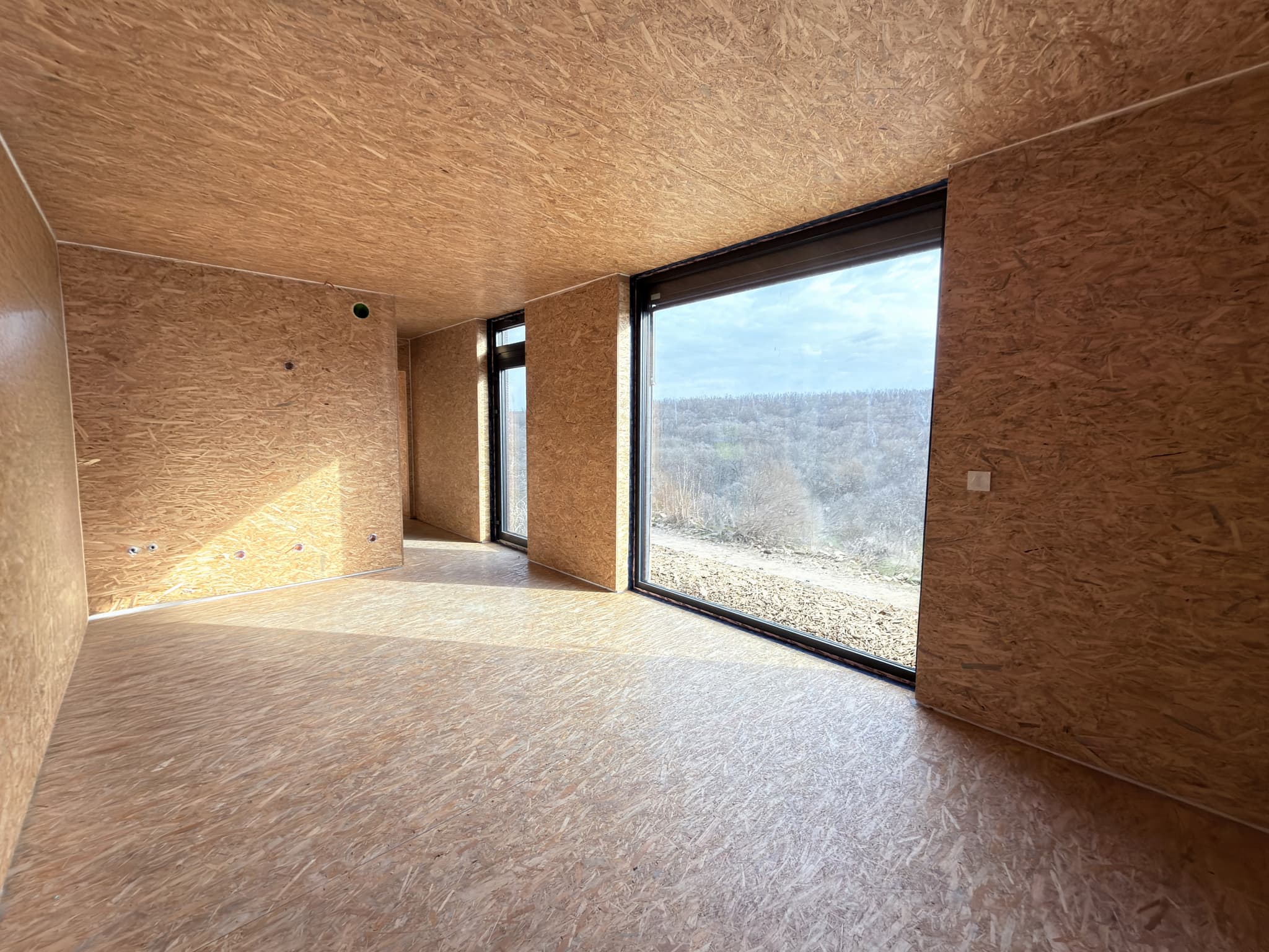 48m² Wanderlust - teilausgebauter Innenraum mit Landschaftsblick