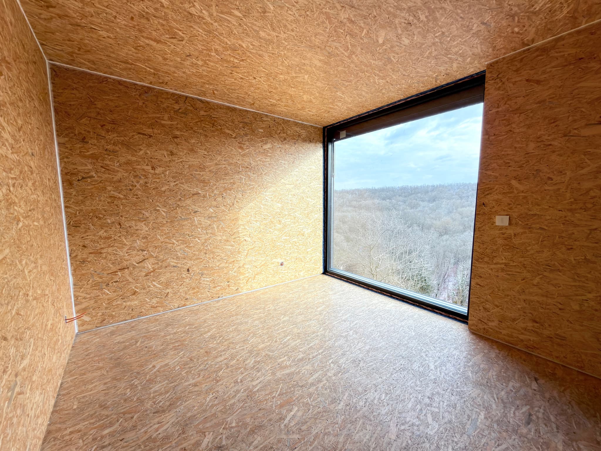 142m2 Sanctuary - semi-finished room with window